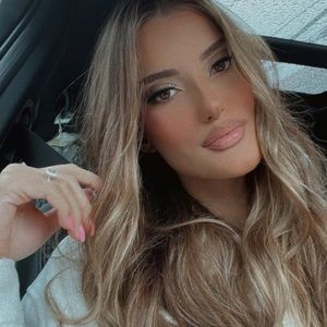 Meet your Posher, Diona